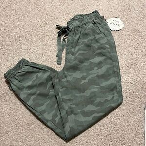 NWT KNOX ROSE WOMENS SIZE SMALL CAMOUFLAGE JOGGERS